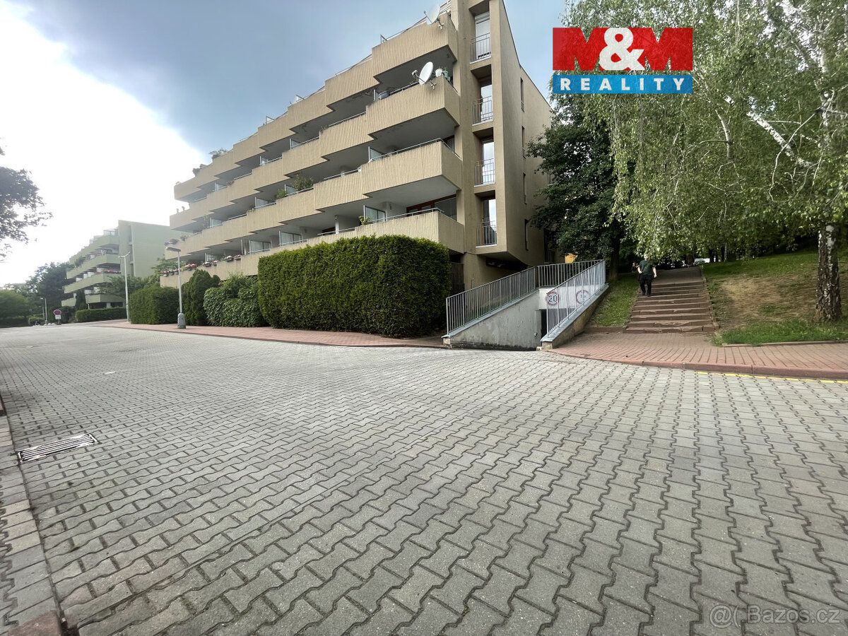 Nabízím k pronájmu garážové stání o velikosti 13 m² v podzem