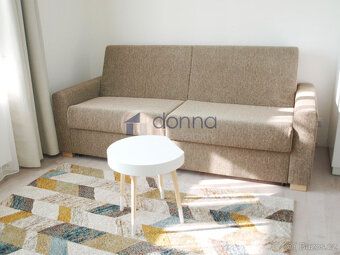 Nabízíme k pronájmu velice pěknou, slunnou garsoniéru o ploš
