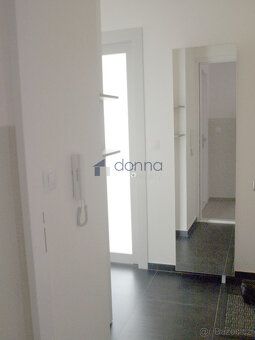 Nabízíme k pronájmu velice pěknou, slunnou garsoniéru o ploš