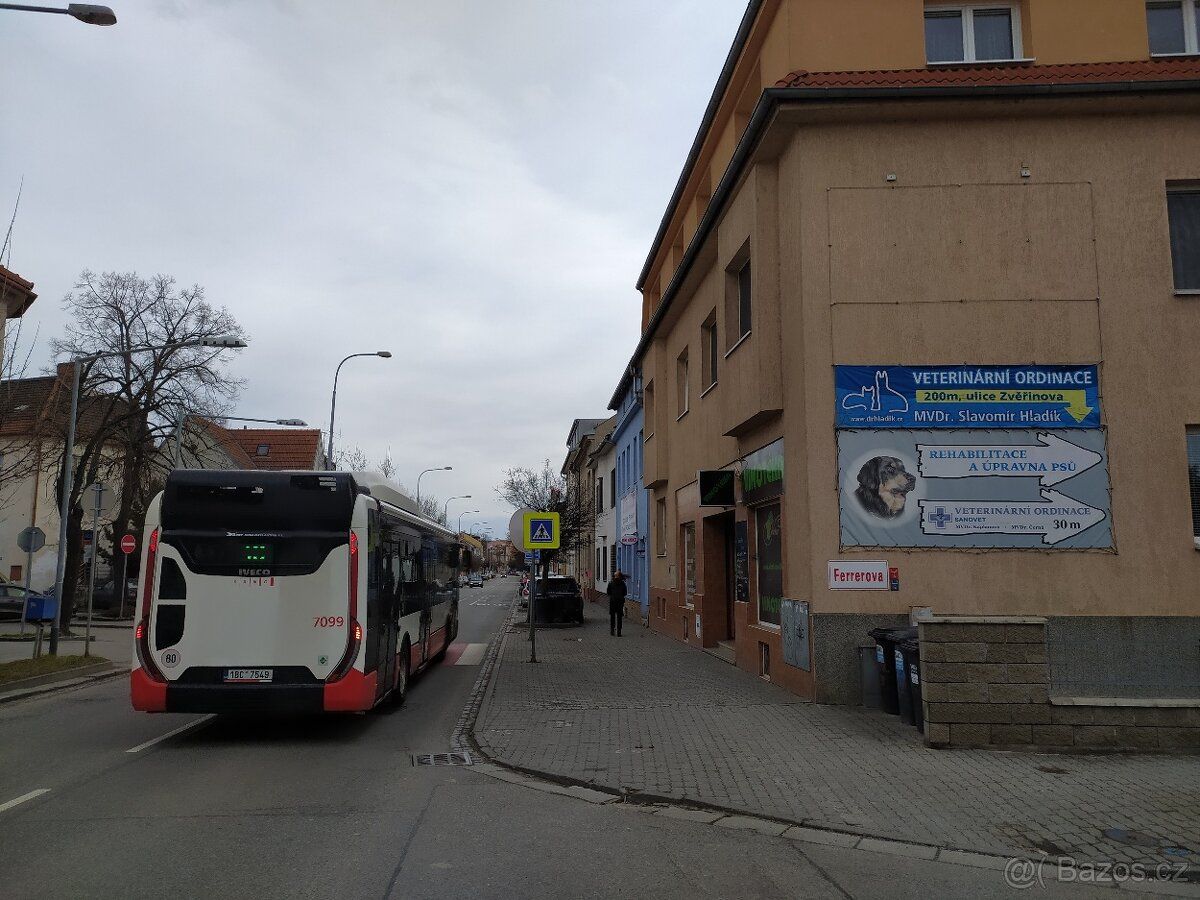 Levně pronajmu reklamní plochu 3,6 x 0,85 m (šířka x výška) 