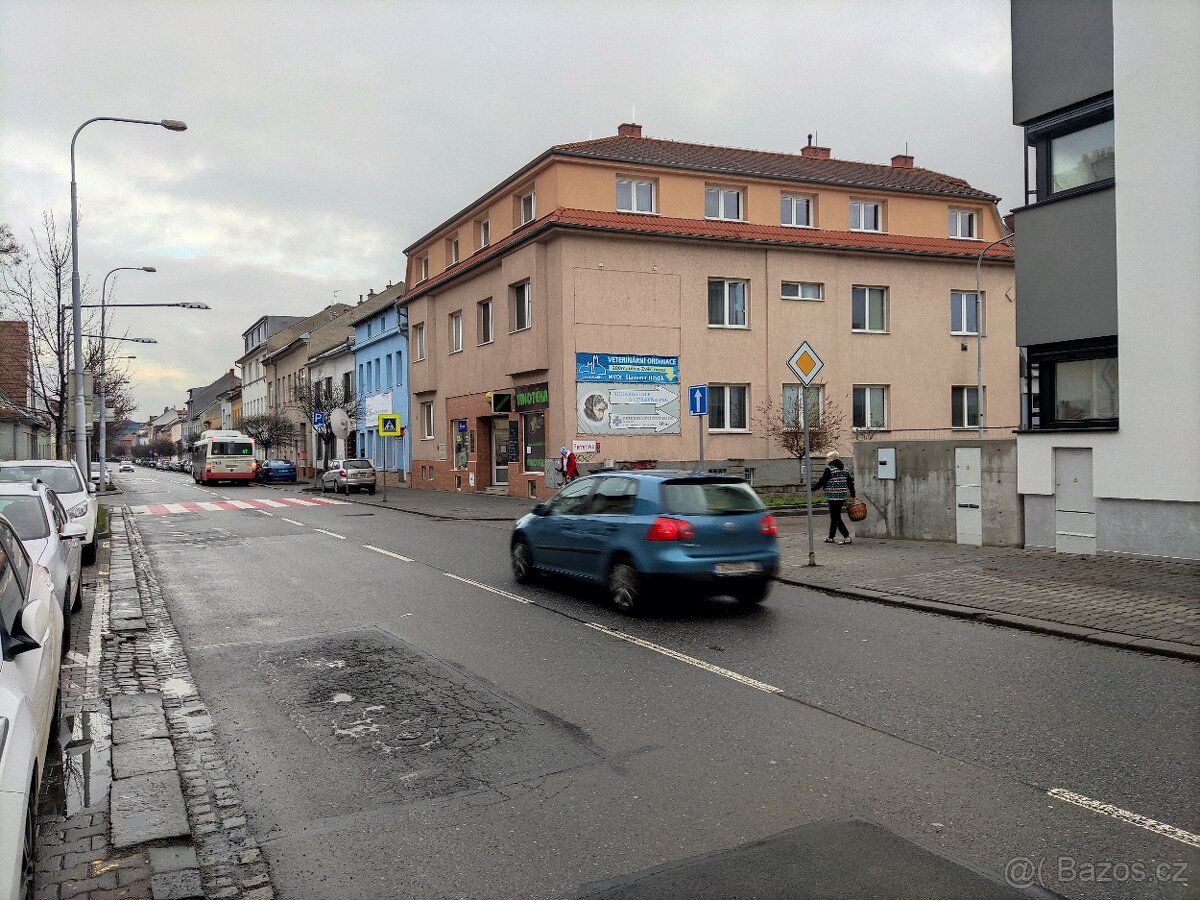 Levně pronajmu reklamní plochu 3,6 x 0,85 m (šířka x výška) 