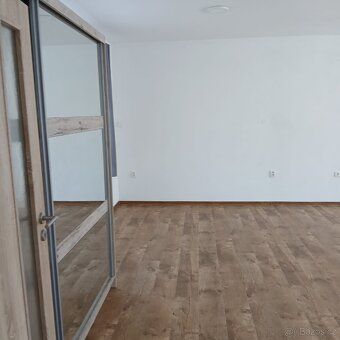 Dobry den.Pronajmu dlouhodobe byt 1+kk o velikosti 54m2.Vyta