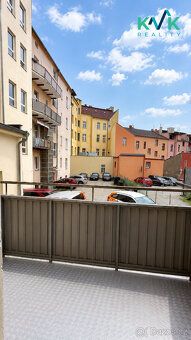 Byt se nachází v 1. nadzemním podlaží šestipodlažního domu. 