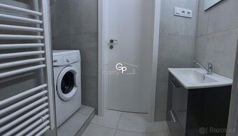 Nabízíme k pronájmu byt o dispozici 2+kk s obytnou plochou c