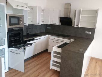 Nabízíme k pronájmu moderní byt 2+kk o velikosti 75,5 m 2 v 