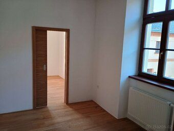 Pronájem prostorného 72 m2 velkého nového bytu v prvním patř