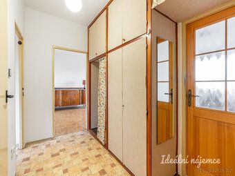 Nabízíme k dlouhodobému podnájmu světlý byt 3+1 s balkonem a
