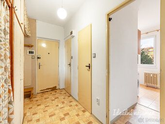 Nabízíme k dlouhodobému podnájmu světlý byt 3+1 s balkonem a