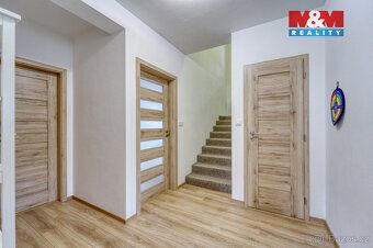 Nabízíme k prodeji moderní rodinný dům o dispozici 6+kk a už