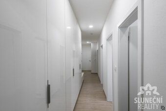 Nabízíme k pronájmu nadstandardně vybavený byt 3+kk, lokalit