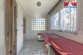Oferujemy na sprzedaż dom jednorodzinny o układzie 2+1 z ogrodem w