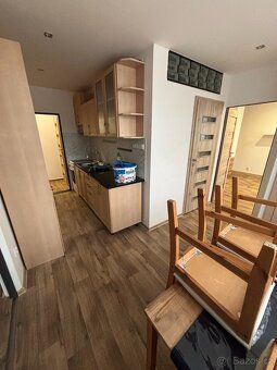 Nabízím k pronájmu světlý byt o dispozici 2+1 a výměře cca 5