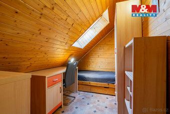 Nabízíme k prodeji prostorný byt o dispozici 4+1, který je i