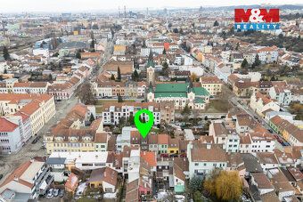 Nabízíme k prodeji rodinný dům s pěti samostatnými bytovými 