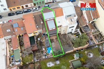 Nabízíme k prodeji rodinný dům s pěti samostatnými bytovými 