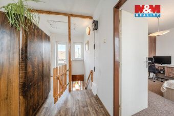 Nabízíme k prodeji samostatně stojící rodinný dům o dispozic