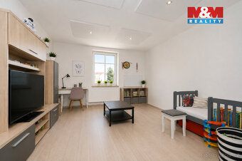 Nabízíme k pronájmu prostorný zděný byt 2+1 o výměře 70 m², 