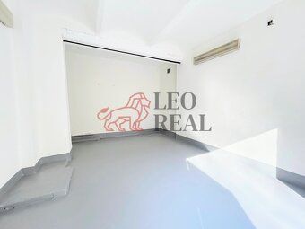 Nabízím k prodeji prostornou garáž o velikosti 36 m² v atrak