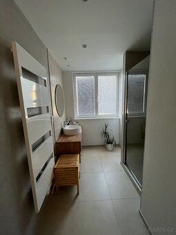 Dobrý den,
nabízím k pronájmu byt 3+kk o velikosti 62 m² v J
