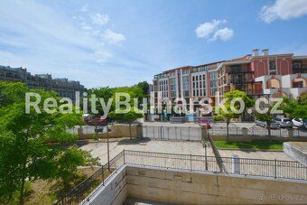 Bulharsko, Pomorie – Luxusní apartmán 2+kk v prestižním reso