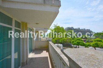 Bulharsko, Pomorie – Luxusní apartmán 2+kk v prestižním reso