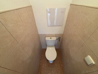 Nabízíme k pronájmu útulný a slunný byt o dispozici 2+kk s k