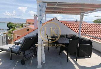 Kamenná vila 50m od pláže se střešní terasou – Privlaka Cena