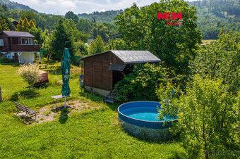 Zahrádka 300 m² nad Děčínem – chatka s elektřinou, pergola, 