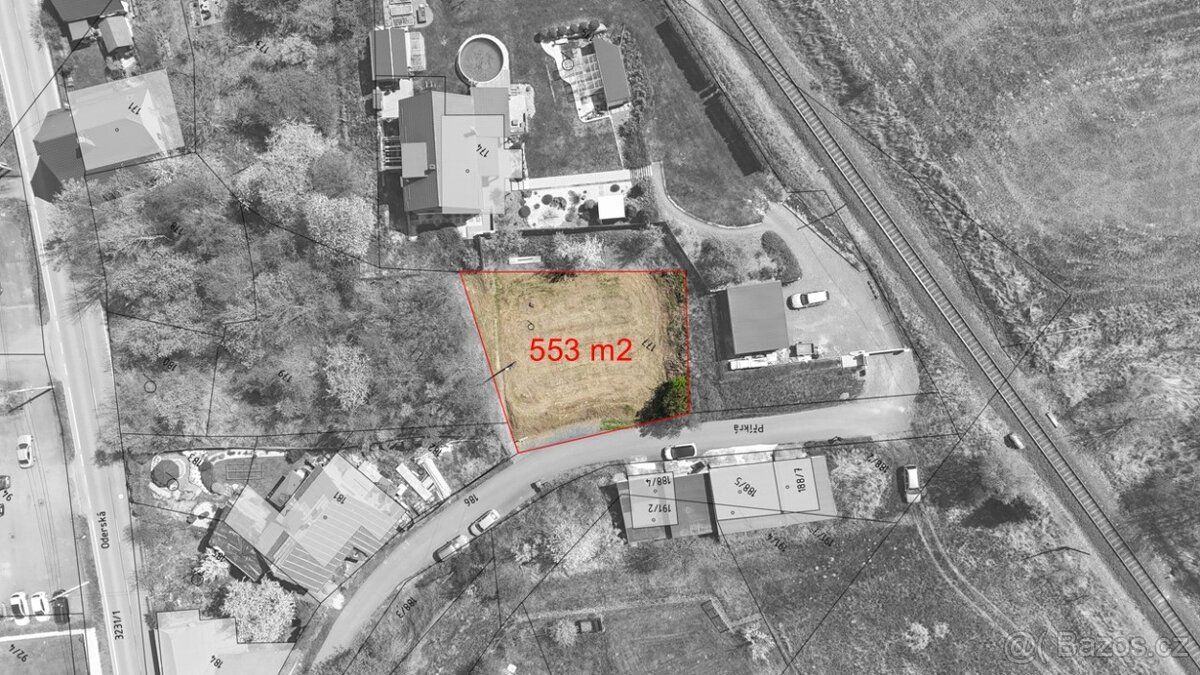 Jsem projektantka, prodám pozemek 553 m2 za 1200Kč/m2 s návr