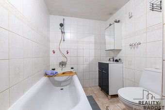 Nabízíme k prodeji prostorný rodinný dům 7+2 v klidné části 