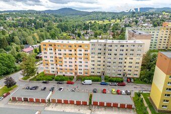 Hledáte bydlení, které vám nabídne klid, zeleň a zároveň veš