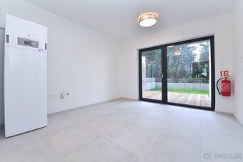 Newly built ŘRD 7+kk apartment with terrace, balcony, garage and parking space in Prague 4 - Háje near Hostivař…