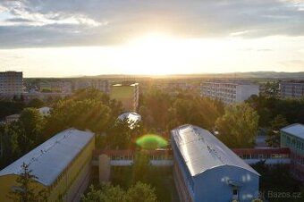 Pronájem nového, velkého bytu 3+1 o 200 m2 v přízemí. Byt se