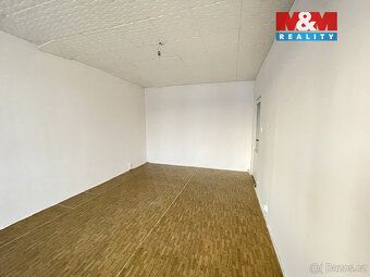 Nabízíme k pronájmu prostorný byt 3+1 o užitné ploše 84 m², 