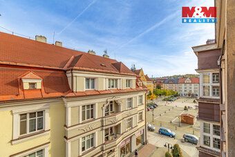 Nabízíme k pronájmu prostorný byt o dispozici 4+1 ve starší 