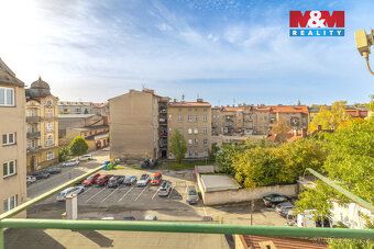 Nabízíme k pronájmu prostorný byt o dispozici 4+1 ve starší 