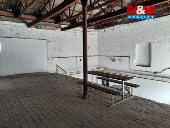 Nabízíme k pronájmu 3 skladové prostory v klidné části obce 