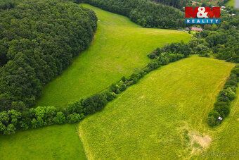 Nabízíme k prodeji pozemek o rozloze 11031 m², který se nach