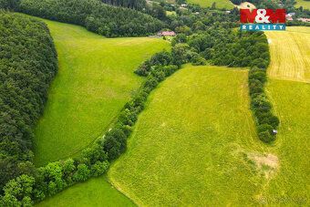 Nabízíme k prodeji pozemek o rozloze 11031 m², který se nach