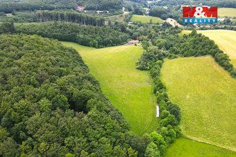 Nabízíme k prodeji pozemek o rozloze 11031 m², který se nach