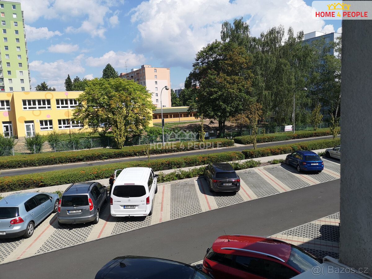 Při podpisu smlouvy 2 x 14.000,-+9500,- odměna pro RK + náje