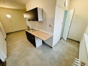 Při podpisu smlouvy 2 x 14.000,-+9500,- odměna pro RK + náje