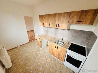 Při podpisu smlouvy 2 x 14.000,-+9500,- odměna pro RK + náje