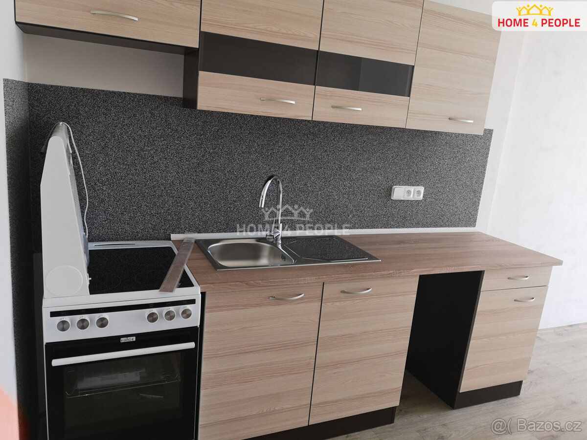 Při podpisu smlouvy 2 x 14.000,-+9500,- odměna pro RK + náje