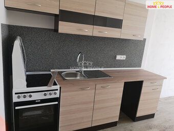 Při podpisu smlouvy 2 x 14.000,-+9500,- odměna pro RK + náje