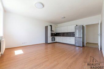 Prodej moderního bytu 2+kk se zahradou 140 m², krytým parkov