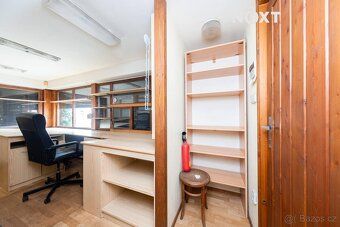 Dovolujeme si Vám nabídnout obchodní stánek 22m2 na ulici 28