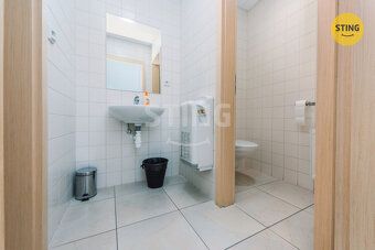 Nabízíme k pronájmu kancelářské prostory v komerční budově f