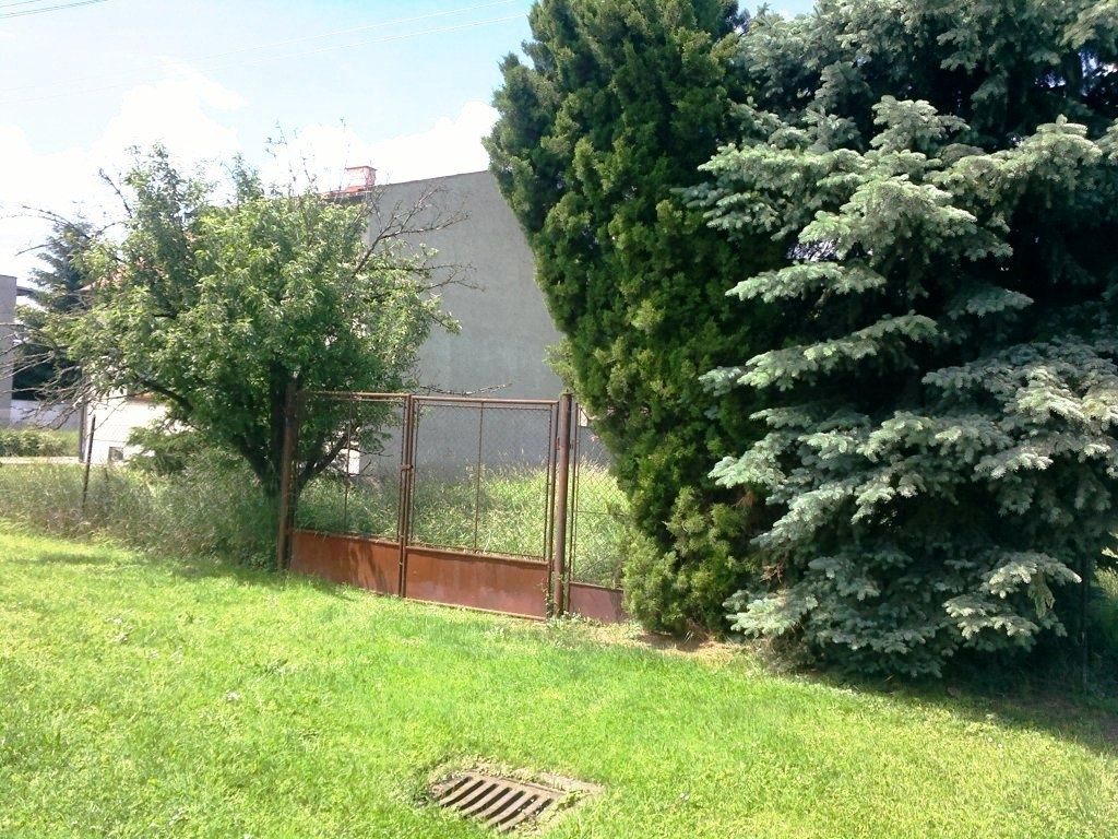 Prodám zahradu 490 m2 se zděným domkem, v Mohelnici, oplocen