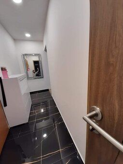 Prodej světlého bytu 2+1 po rekonstrukci, 44 m² – Praha 5 Ba